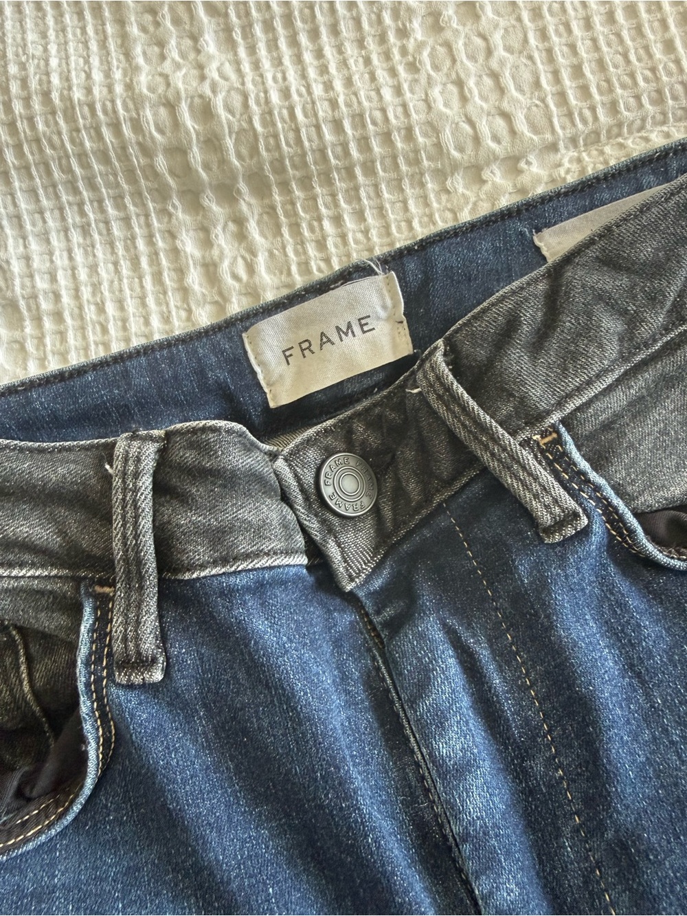 FRAME Le One Skinny Two Tone Jeans Size 2 Blue Black 28” Inseam - Picture 3 of 9